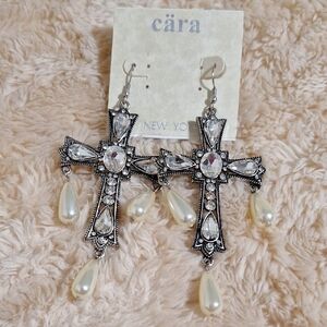 Cära Silver and Pearl Cross Earrings